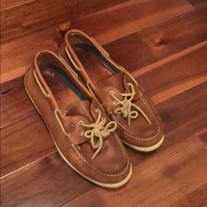 Lightly used sperry boat shoes!